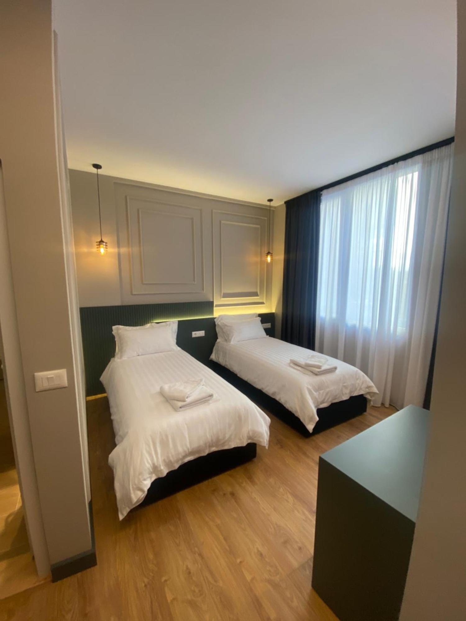 Tirana Central Rooms Esterno foto