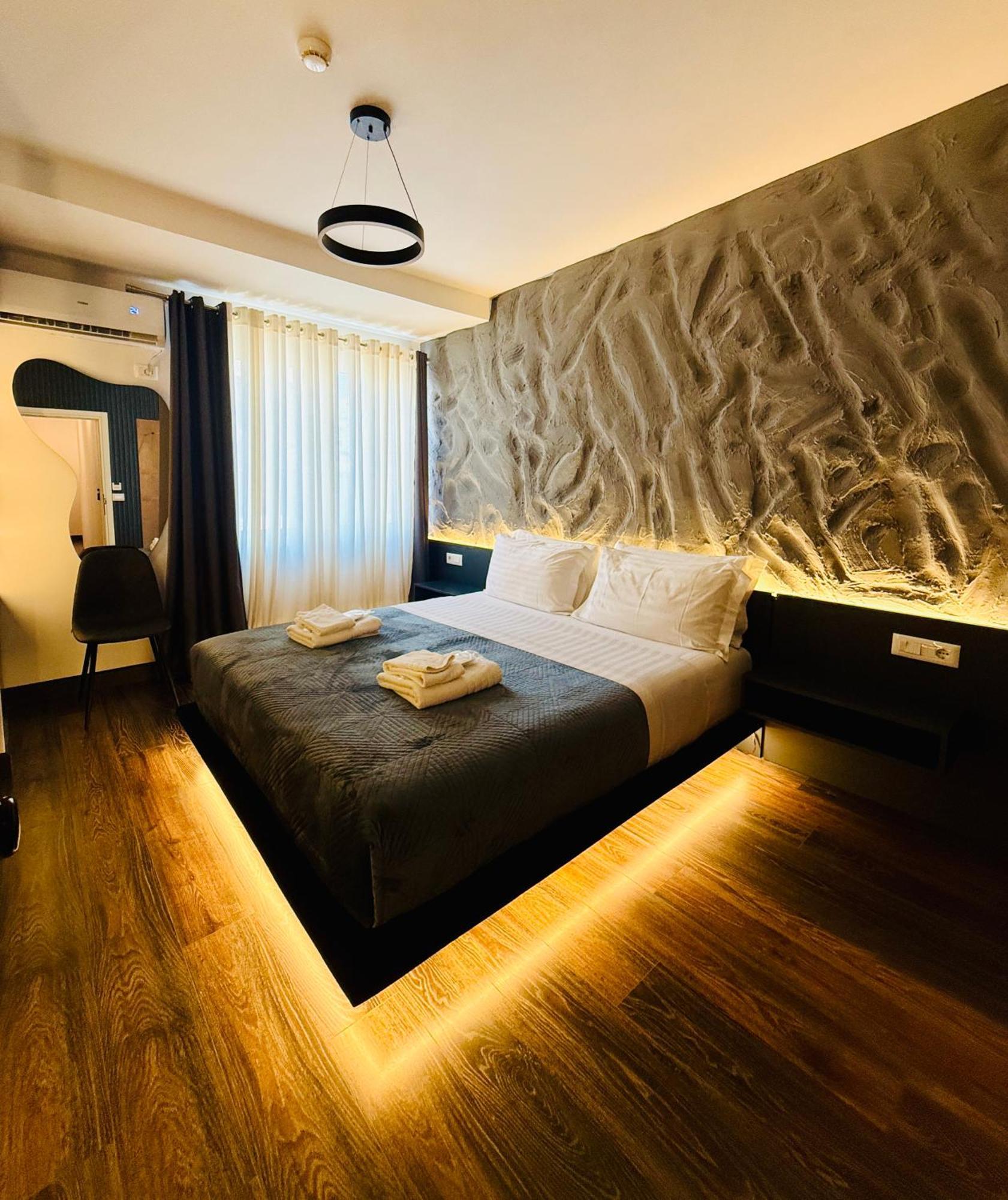 Tirana Central Rooms Esterno foto